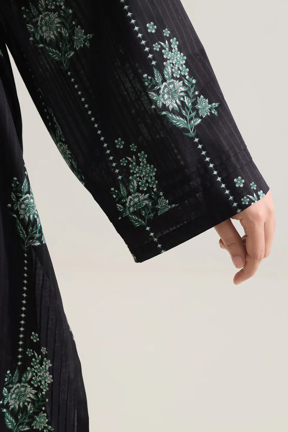 Aura 3-Piece Unstitched Lawn Suit